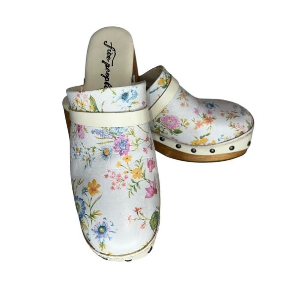 Free People Calabasas Boho Floral Round Toe Wooden Heel Clogs Shoes Size 38 - Picture 9 of 12